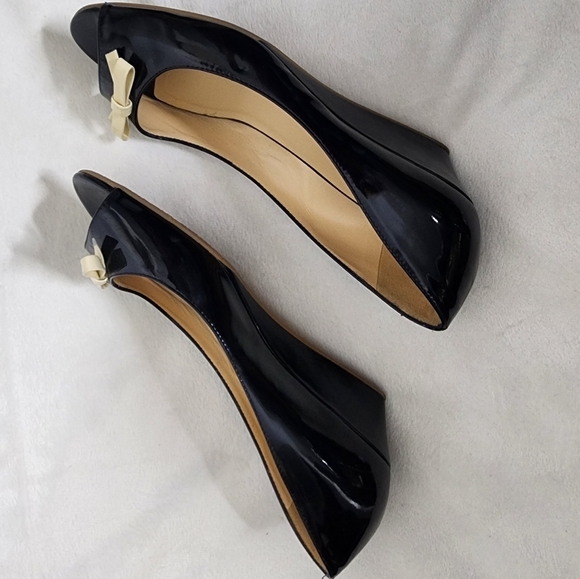 Kate Spade NY Patent Leather Wedge Shoes Low Beige Bow Peep Toe Summer Designer - Picture 8 of 10